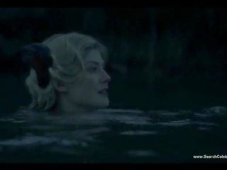 Rosamund pike oryantal sahneler - kadın içinde aşk