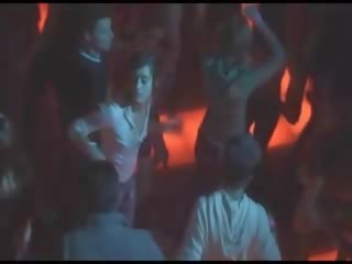 Ma russe nana danse en la club