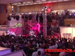 Valentina bianco y จูเลีย roca con las camisetas de viciosillos.com en el seb 2015