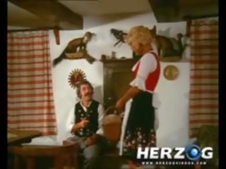 Bavarian bjonde merr ngrënë dhe fucked nga një peasant